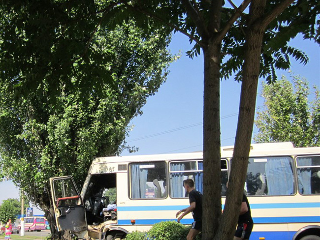 Подробности кошмарного ДТП в Димитрове: людей разбудил визг тормозов и жуткий удар