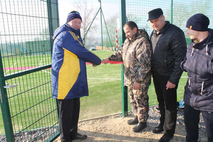 В Александровском районе появилось футбольное поле с искусственным покрытием