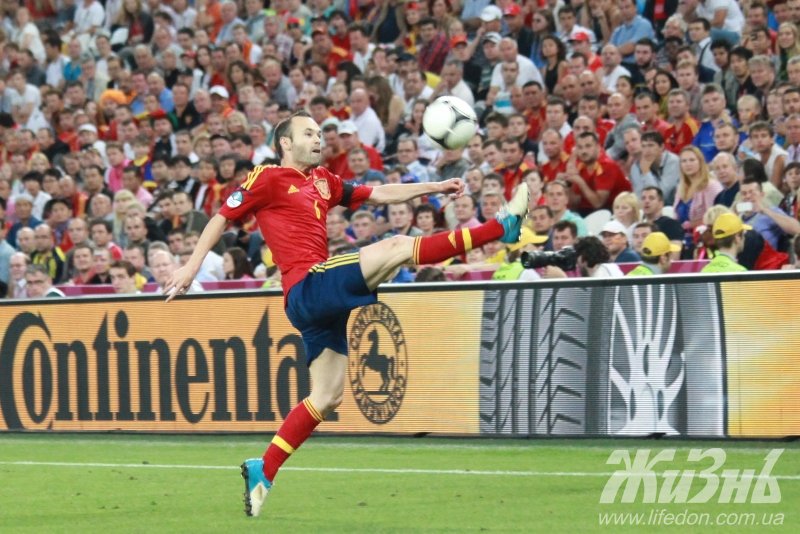 Андрес Иньеста - лучший игрок Евро-2012