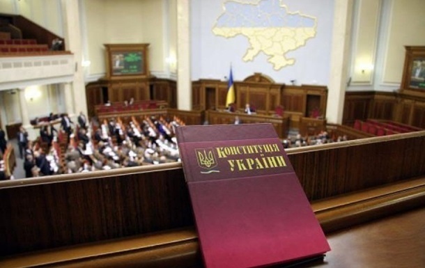 У Порошенко тормозят изменения в Конституцию