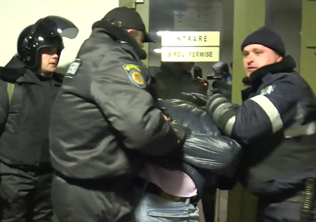 В Кишиневе пытались штурмом взять здание парламента