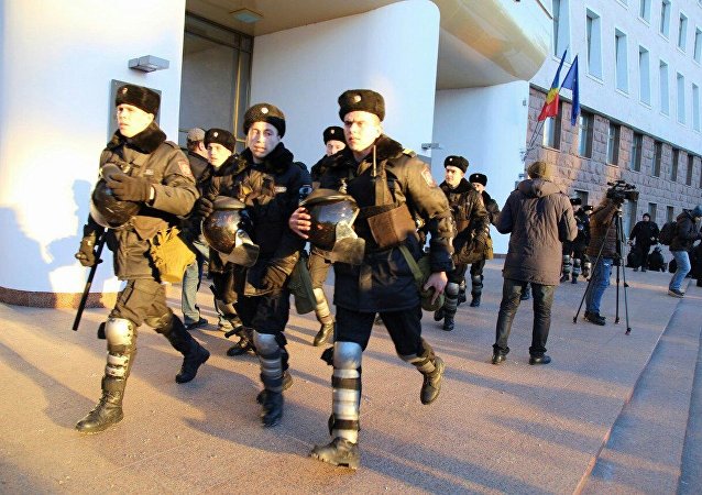 В Кишиневе пытались штурмом взять здание парламента