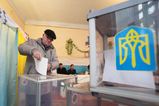 Депутаты Донецкого областного совета поддержали проект о проведении местных выборов в апреле