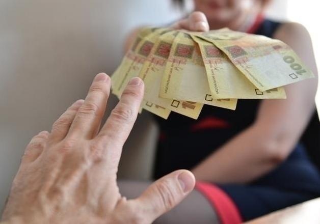 Яценюк: Денег для повышения пенсий и зарплат нет
