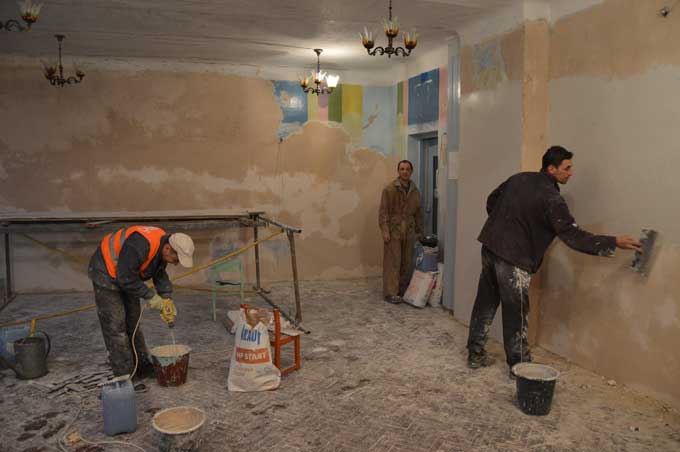 В Авдеевке приступили к ремонту детского сада «Малыш»