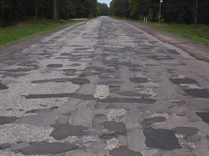 Денег на ремонт дорог в Украине нет - Гройсман