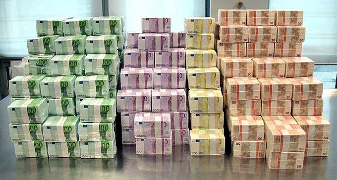 Фонд Порошенко вывез за границу 4 млн евро
