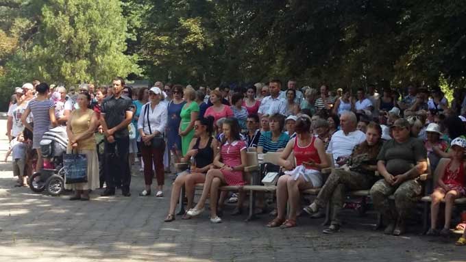 Жебривский поздравил жителей Красногоровки с днем города