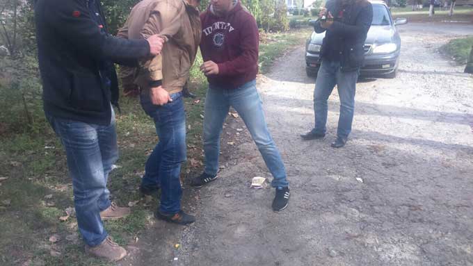 В Донецкой области на получении взятки разоблачен сотрудник полиции
