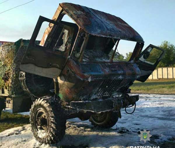 Под Северодонецком загорелся автомобиль с военными