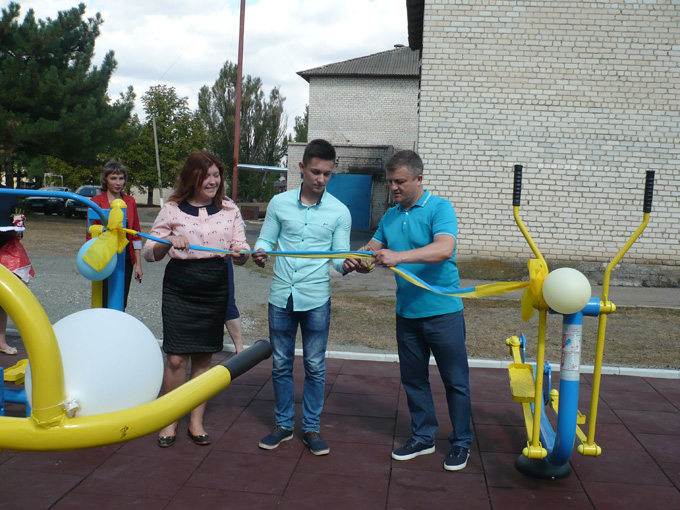 В Марьинском районе открыли три новые спортивные площадки