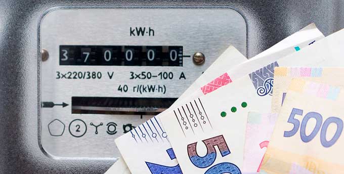 Тарифы на электроэнергию для населения снова поднимают: кто заплатит больше 