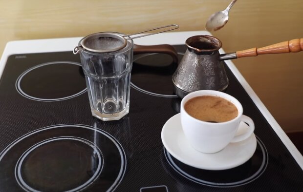 Утренняя чашка кофе может навредить организму: названы оптимальные часы для бодрящего напитка