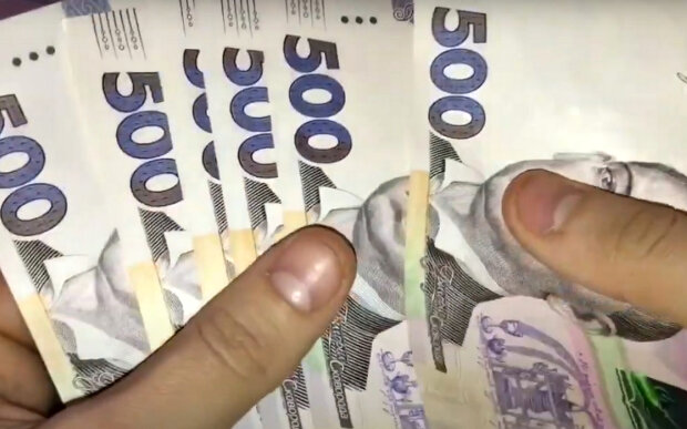 Влепят штраф в 85 тыс. гривен: украинцев могут наказать за переводы на банковскую карту - что нужно знать