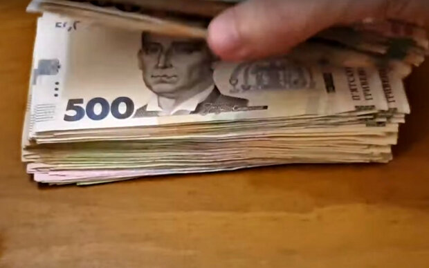 Должникам за коммуналку придется несладко: в "ПриватБанке" рассказали о новых правилах ареста счетов