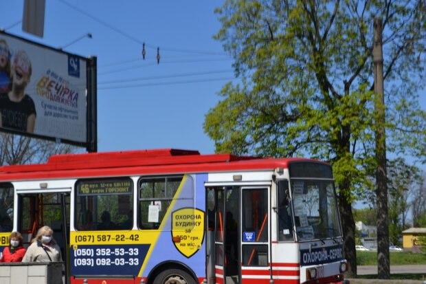 Готовимся к локдауну: спецпропуска на троллейбусы и автобусы можно получить онлайн