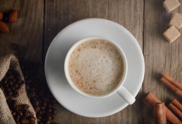 Названы простые специи, которые защитят организм от негативного влияния кофеина