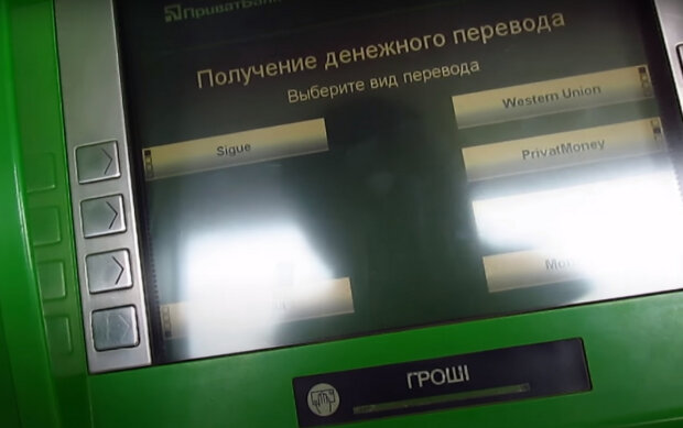 Украинцам блокируют счета без предупреждения: ПриватБанк сделал заявление