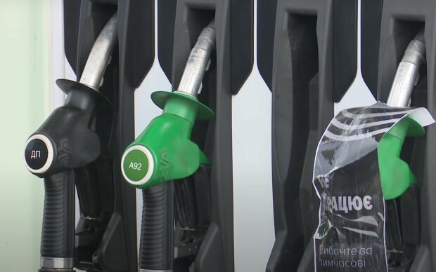 Настоящее счастье для водителей: на АЗС рухнули цены - сколько и где сейчас стоит бензин