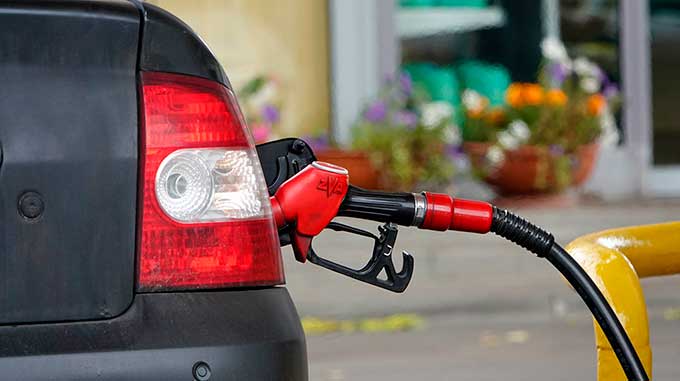Цены будут высокими: сколько будет стоить бензин и дизель в Украине в апреле