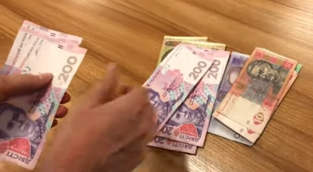 Некоторые украинцы могут получить еще 2200 грн – как выплачивают помощь