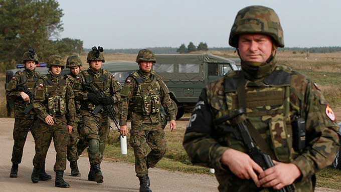 Польская армия готова ввести войска в Западную Украину