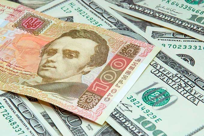 Переворот на черном рынке: сколько стоит доллар в Украине во время войны