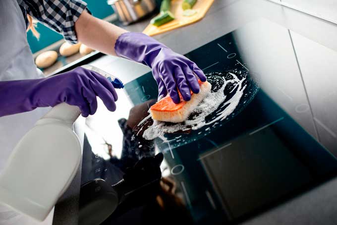 Если у вас нет вытяжки: 4 способа избавиться от неприятного запаха на кухне