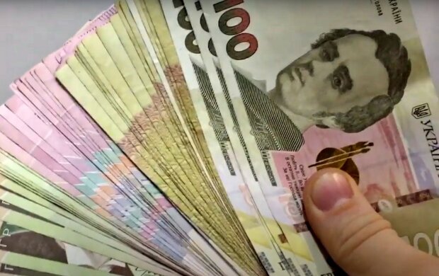 Не платят пособие ВПО: стало известно, когда украинцам наконец-то выплатят по 2000 и 3000 грн