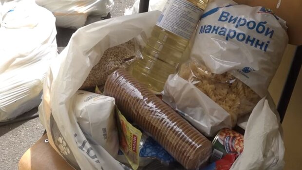 Украинцам раздадут продуктовые наборы: в ПриватБанке рассказали, как получить