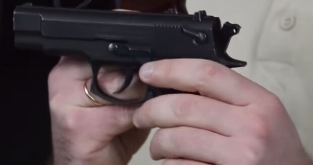 Пистолет – каждому украинцу: в МВД рассказали, когда можно будет свободно покупать оружие