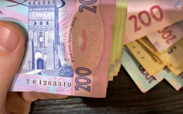 Пенсионеров Украины предупредили об изменении выплат в октябре и декабре: на карты придут другие суммы