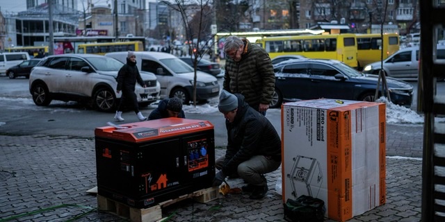 В Украине под шумок войны продолжают "пилить" деньги на закупках генераторов по завышенным ценам