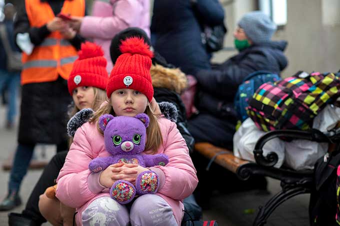 Не добровольно, принудительно: в Украине из некоторых регионов собираются эвакуировать детей без разрешения на то родителей
