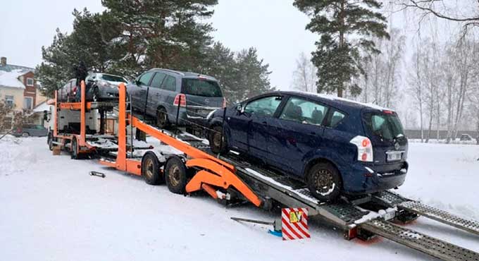 Правительство Латвии передало Украине первую партию автомобилей, конфискованных у нетрезвых водителей