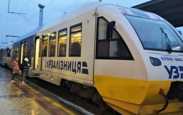 Даже если поезд ушел: Укрзализныця будет возмещать полную стоимость билета - инструкция для пассажиров