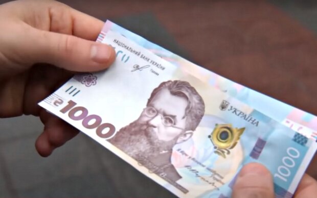 Украинцам выдадут одноразовую финпомощь: в Кабмине решили кто и сколько получит