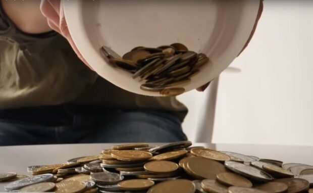 Вытряхивайте свои копилки: в Украине выведут из оборота половину монет - уже через два месяца