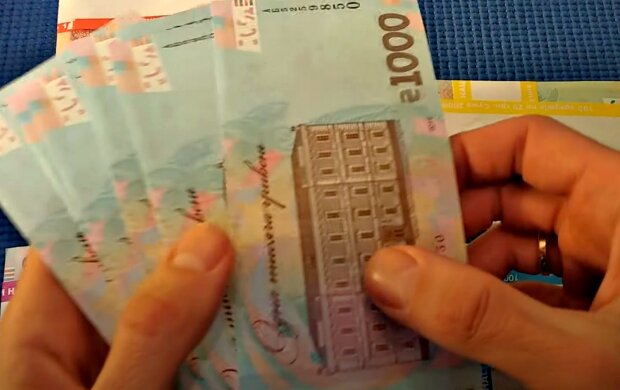 Получение пенсии или финансовой помощи за границей: в "Укрпочте" рассказали, как это сделать