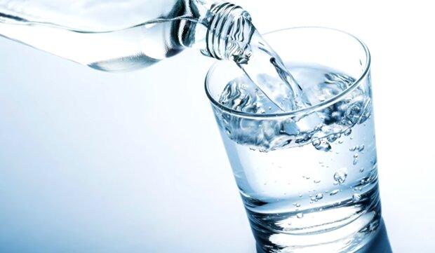 И все проблемы будут решены: в каких случах стакан воды может стать вашим спасением