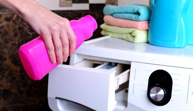 Как правильно стирать одежду, чтобы сохранить цвет тканей: действенные лайфхаки