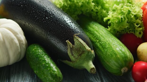 Какие овощи нужно обдавать кипятком перед потреблением: спорим, что вы так не делали