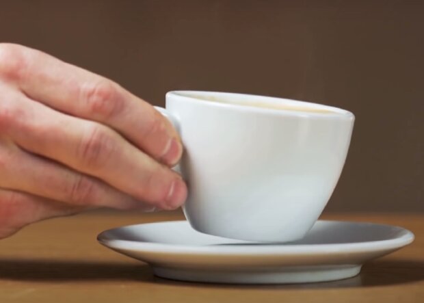 Можно ли потреблять повторно разогретый кофе: вы будете поражены ответом