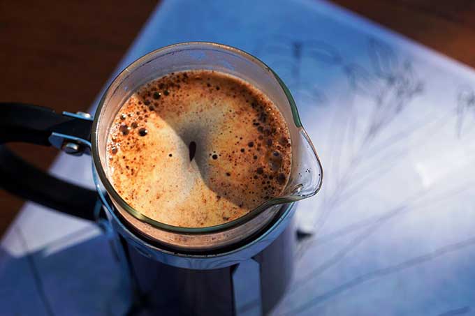 Вкусно, но очень вредно: какие вкусовые добавки в кофе способны навредить желудку