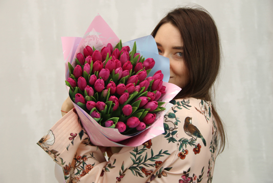 Любая дама будет поражена: какие цветы нужно подарить женщине на день влюбленных, чтобы показать ей свои чувства